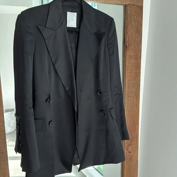 RŪH Button Detailed Cady Blazer - Picture 5 of 8